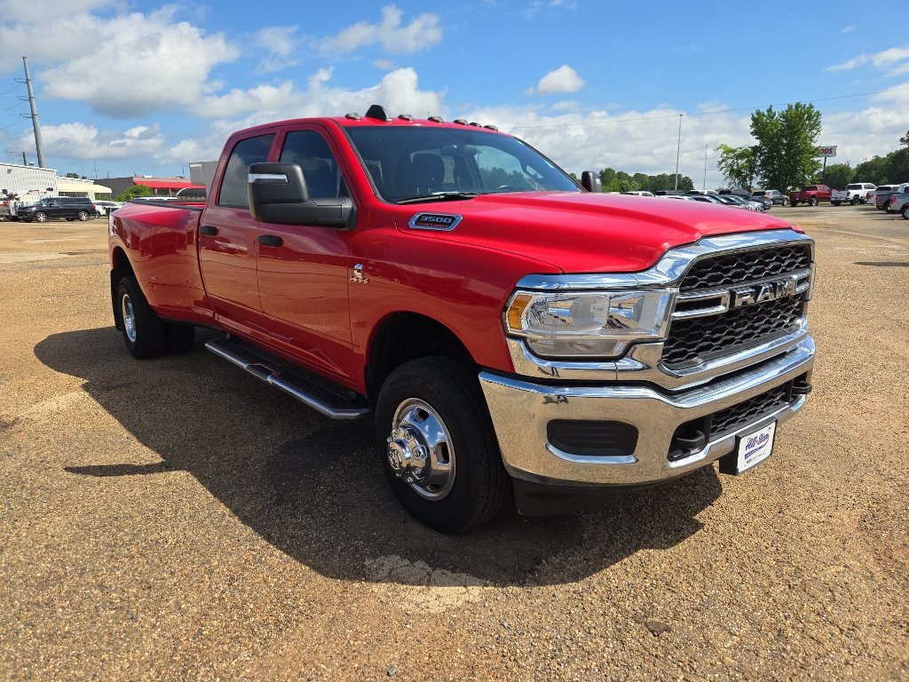 Used 2024 RAM 3500 Tradesman w/ Chrome Appearance Group AWD/4WD image 6