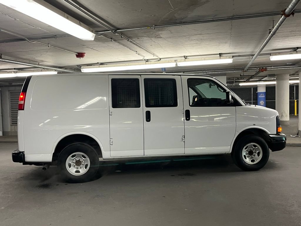 Used 2014 Chevrolet Express 2500 w/ Cold Climate Package RWD image 26