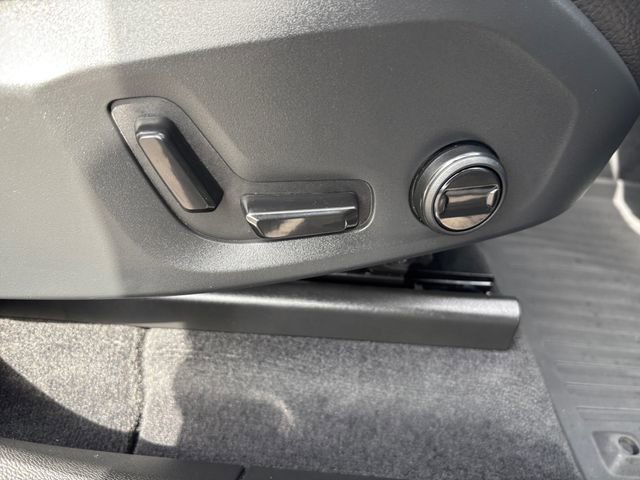 Used 2022 Volvo XC60 B5 Momentum w/ Advanced Package image 36