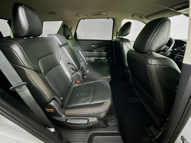 Used 2022 Nissan Pathfinder SL AWD/4WD image 9