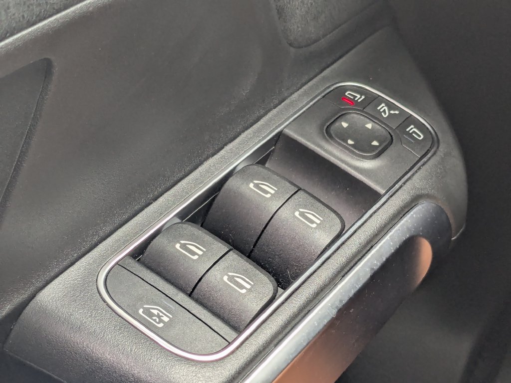 Used 2024 Mercedes-Benz GLB 250 image 9
