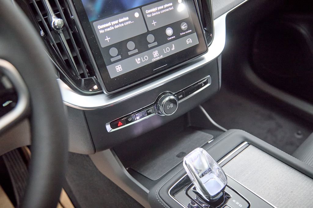 New 2026 Volvo XC90 T8 Ultra w/ Protection Package image 16