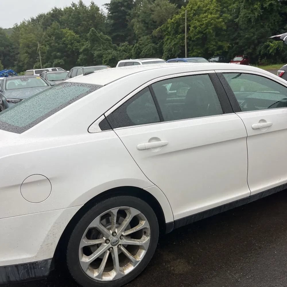 Used 2013 Ford Taurus Limited AWD/4WD image 9
