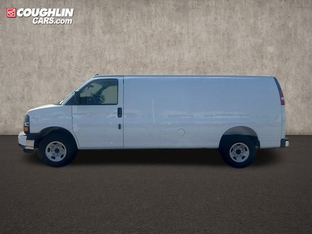 New 2025 Chevrolet Express 3500 Extended w/ Driver Convenience Package video 2