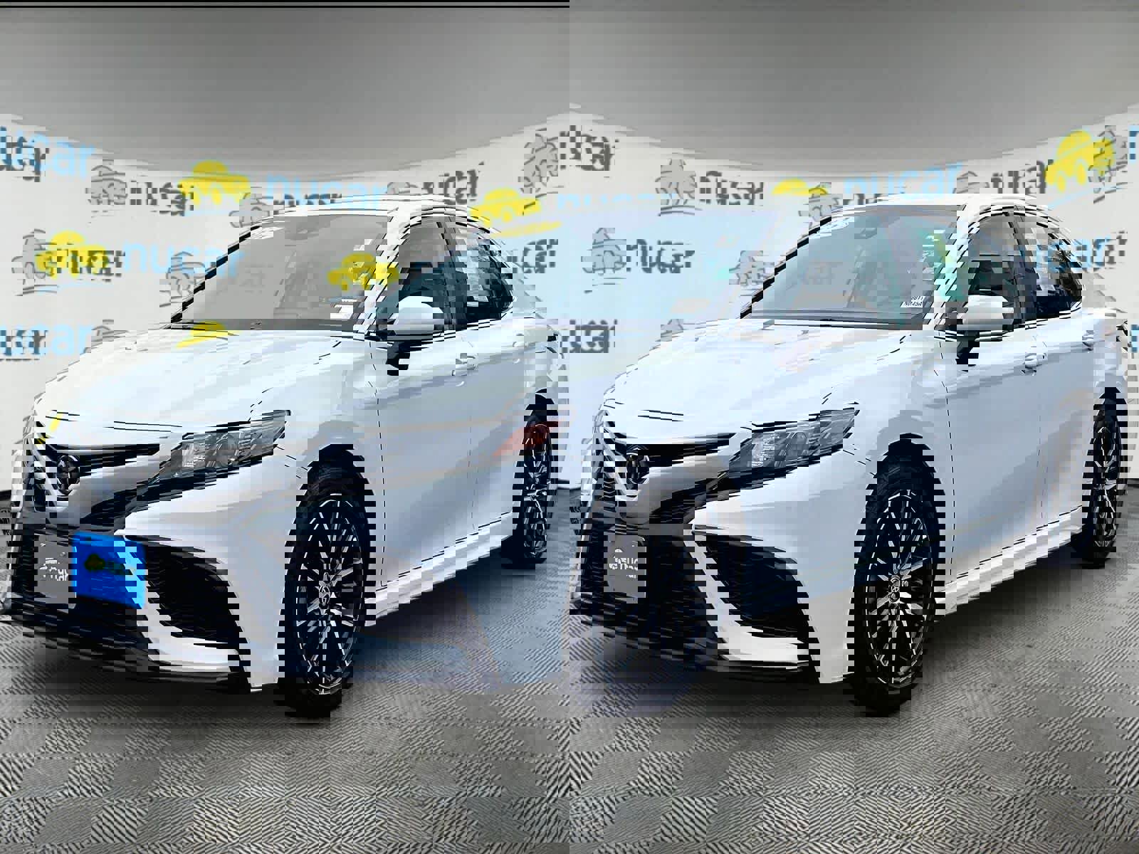 Used 2022 Toyota Camry SE w/ Carpet Mat Package (TMS) AWD/4WD image 3