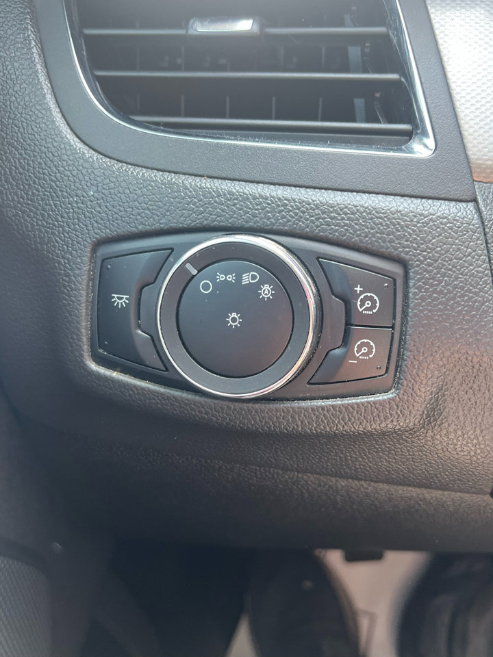 Used 2011 Ford Edge SEL w/ Canadian Comfort Pkg image 23