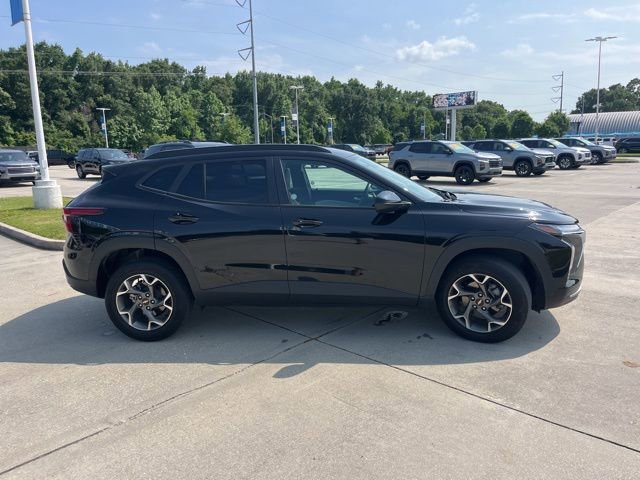Used 2025 Chevrolet Trax LT w/ LT Convenience Package FWD image 9