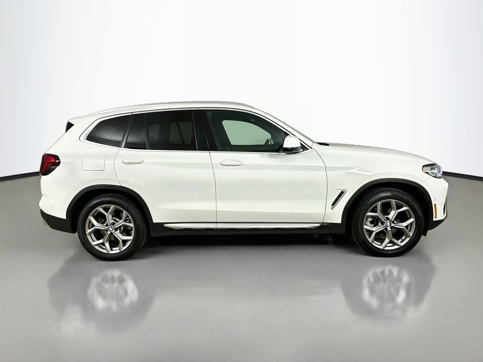 Used 2023 BMW X3 xDrive30i w/ Premium Package AWD/4WD image 4