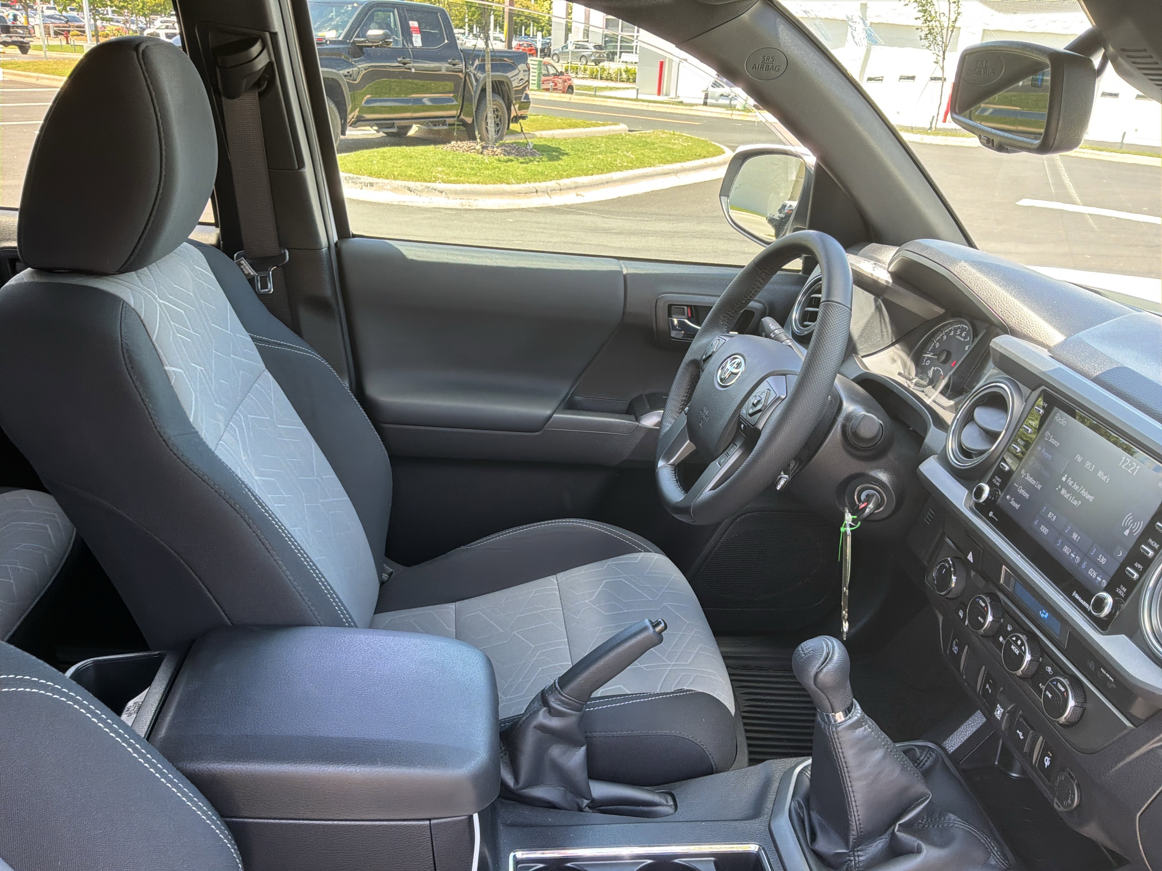 Used 2022 Toyota Tacoma TRD Sport w/ Technology Package AWD/4WD image 32