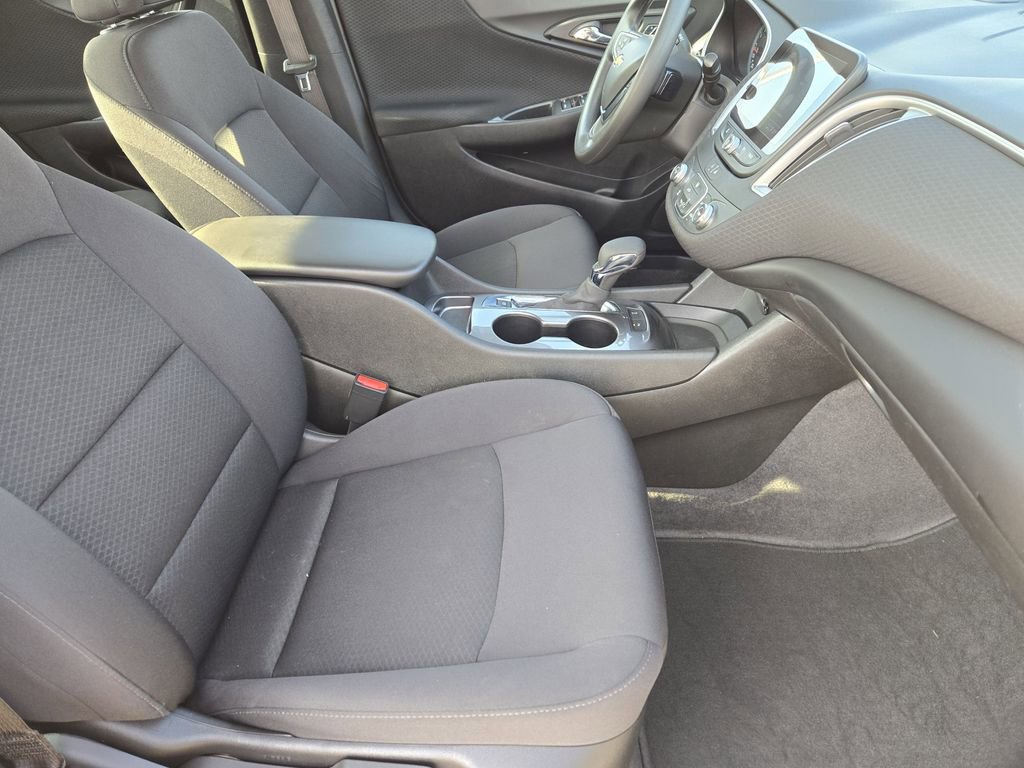 Used 2025 Chevrolet Malibu LS image 9