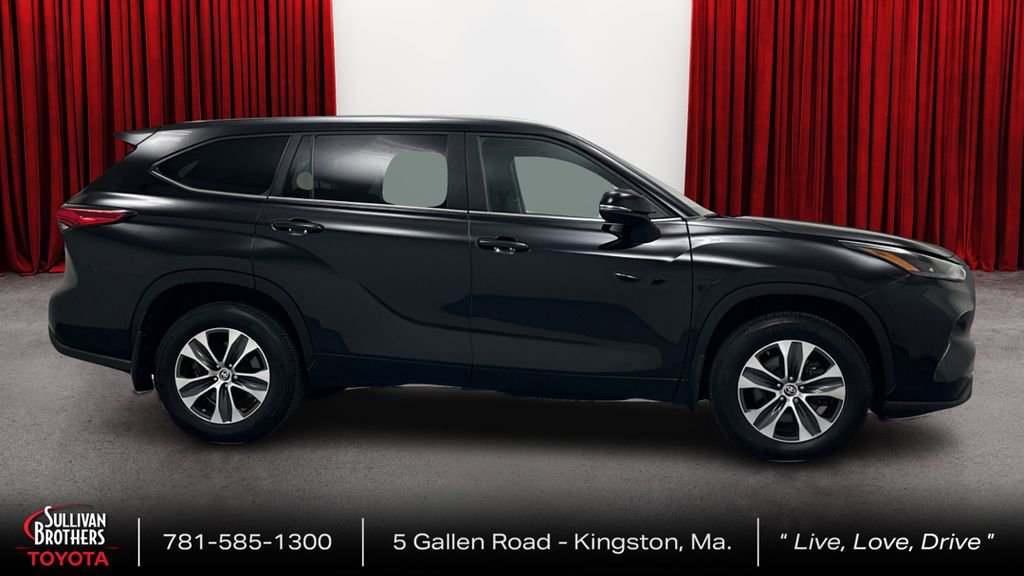 Certified 2023 Toyota Highlander XLE AWD/4WD image 4