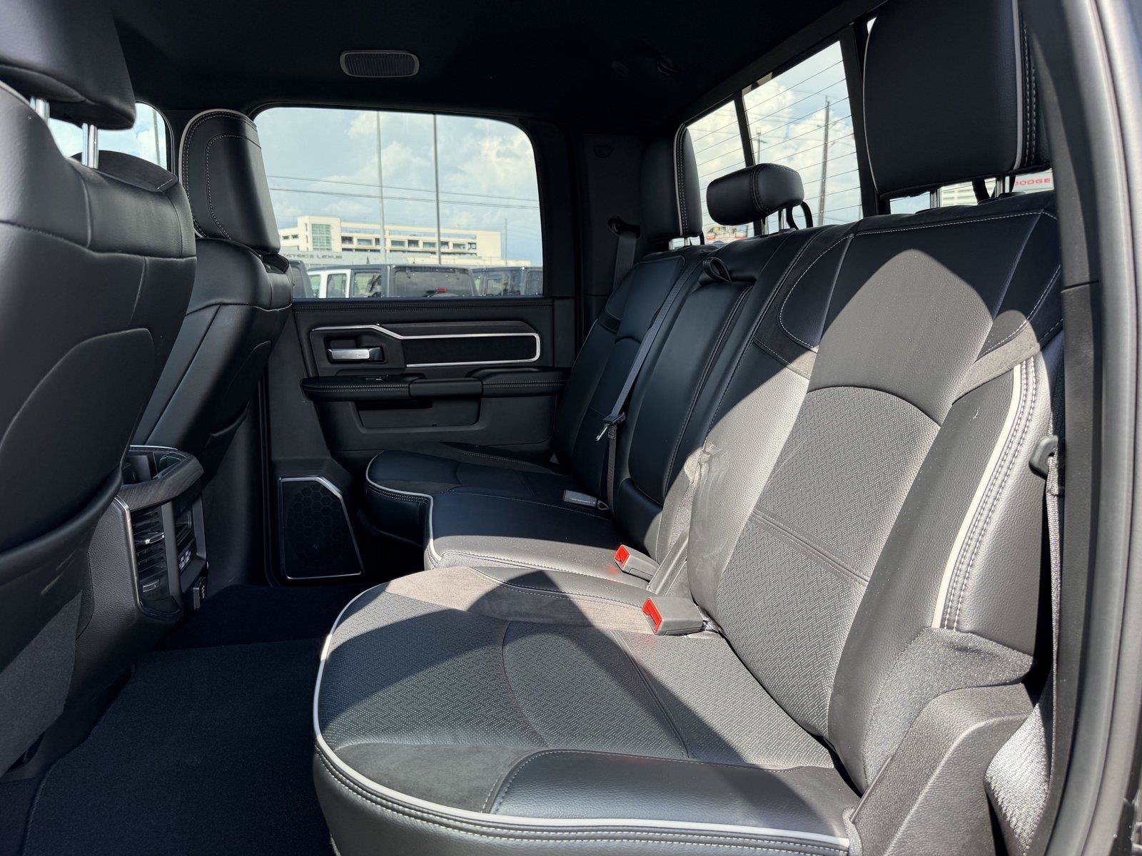 Used 2025 RAM 2500 Laramie AWD/4WD image 17