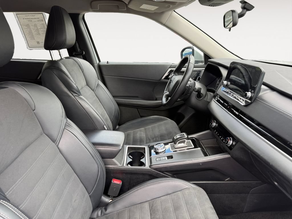 Used 2024 Mitsubishi Outlander SE AWD/4WD image 15