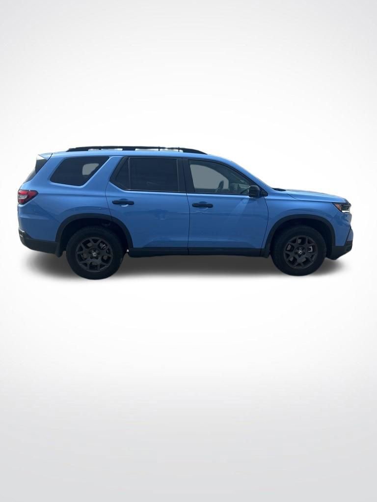 Used 2025 Honda Pilot TrailSport image 11