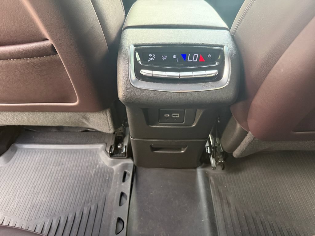 Used 2022 Cadillac XT6 Premium Luxury FWD image 29