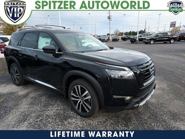 New 2025 Nissan Pathfinder Platinum w/ Black Appearance Package