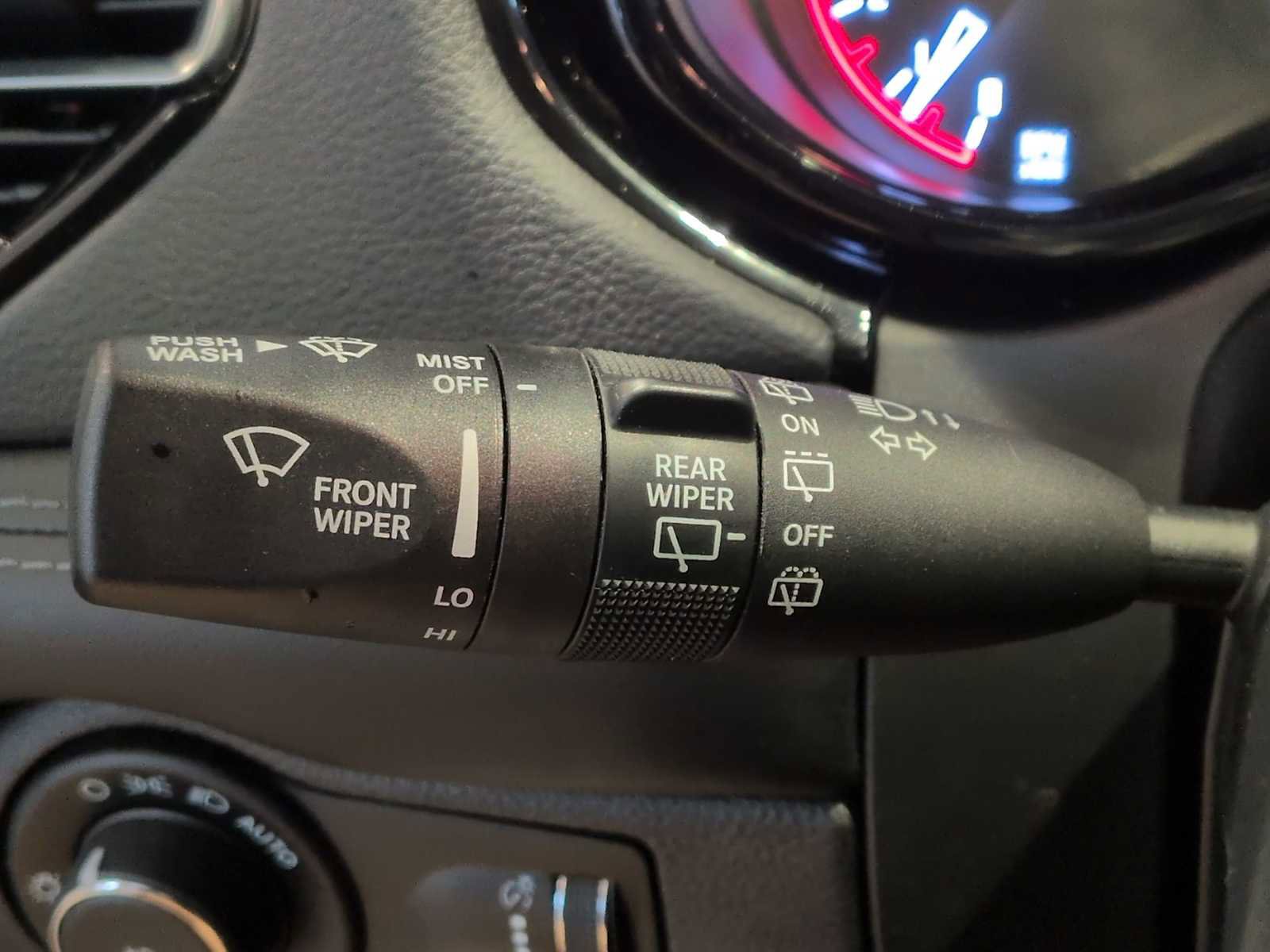 Used 2022 Dodge Durango SXT image 25