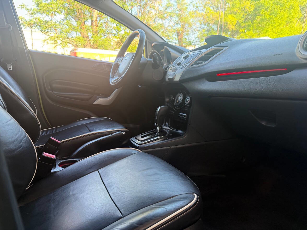 Used 2013 Ford Fiesta Titanium image 19