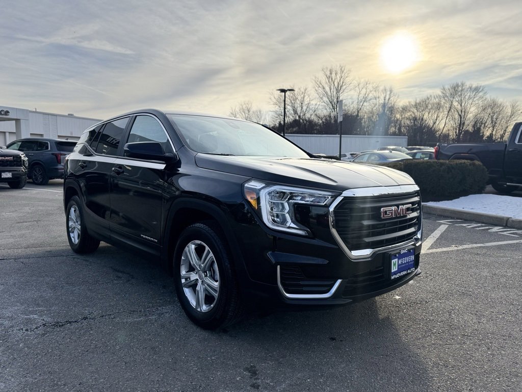 Used 2024 GMC Terrain SLE image 9