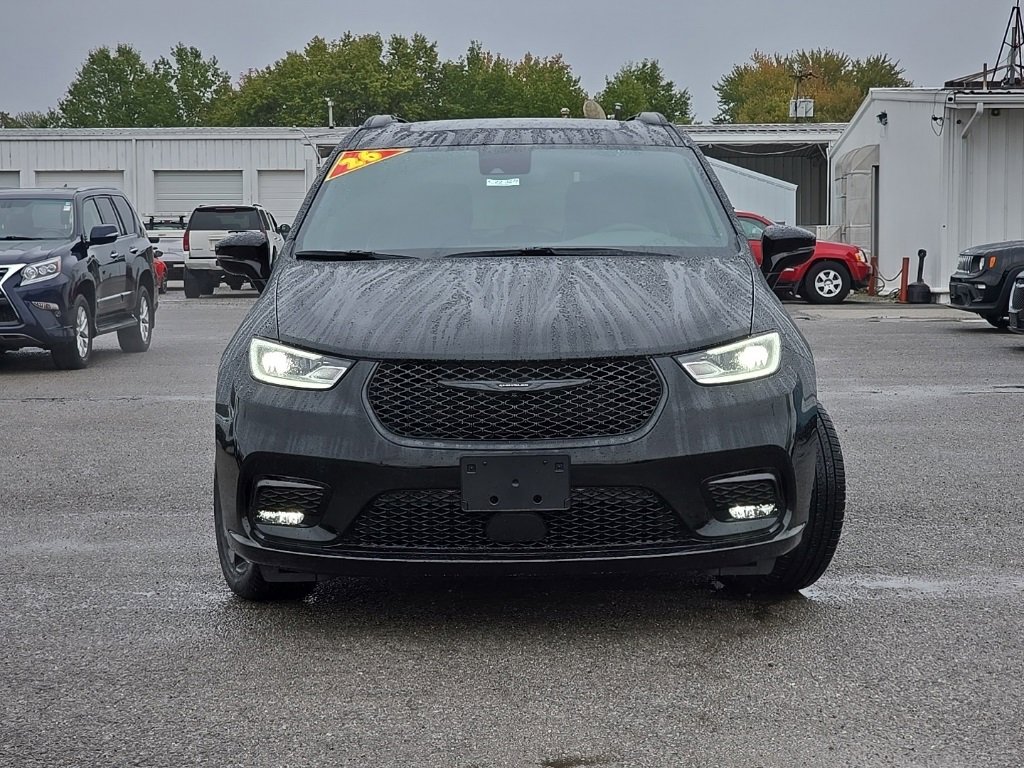 New 2026 Chrysler Pacifica Limited w/ S Appearance Package image 2