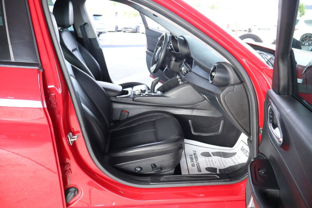 Used 2020 Alfa Romeo Giulia AWD w/ Quick Order Package 22J Sport image 35