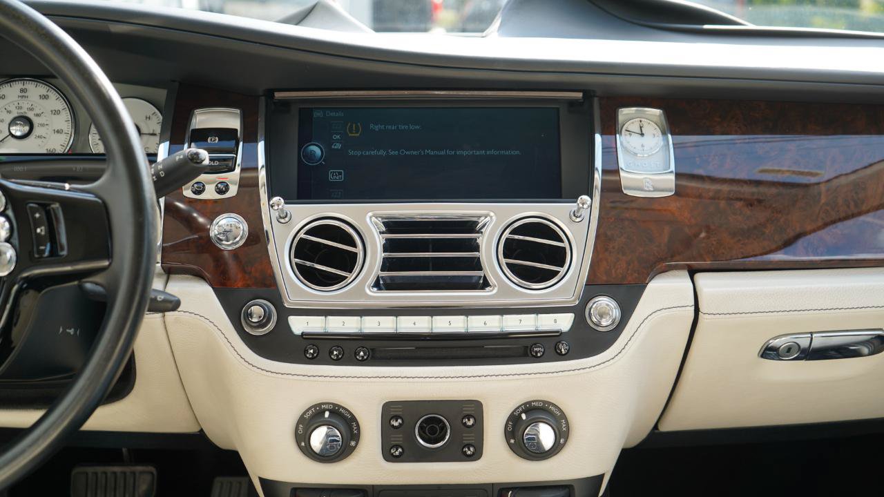 Used 2011 Rolls-Royce Ghost RWD image 72