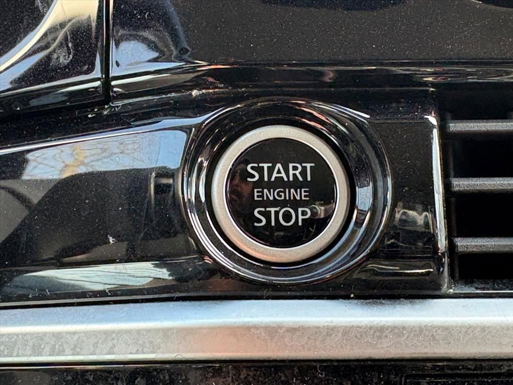 Used 2024 Nissan Pathfinder SV image 12