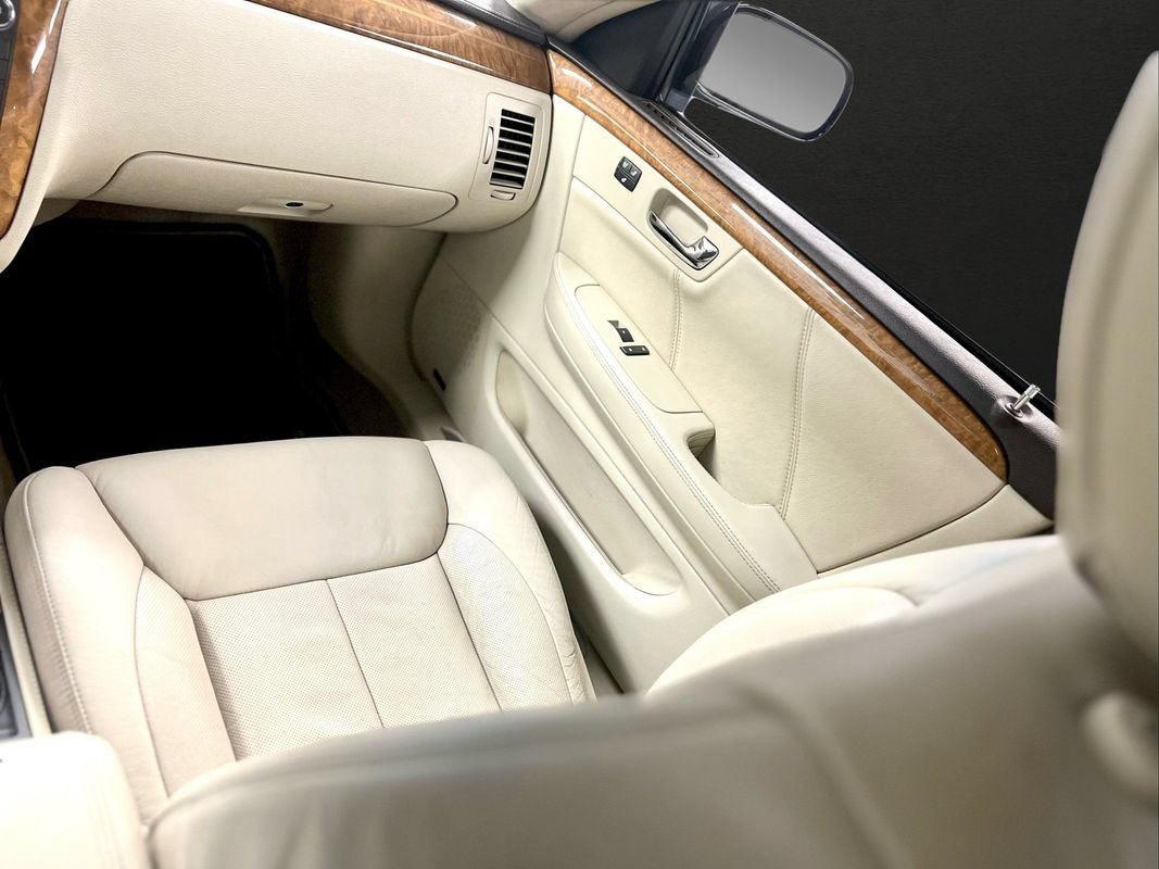 Used 2011 Cadillac DTS Platinum FWD image 20