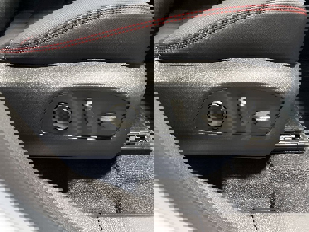 New 2026 Chevrolet Traverse RS w/ LPO, Floor Liner Package image 10