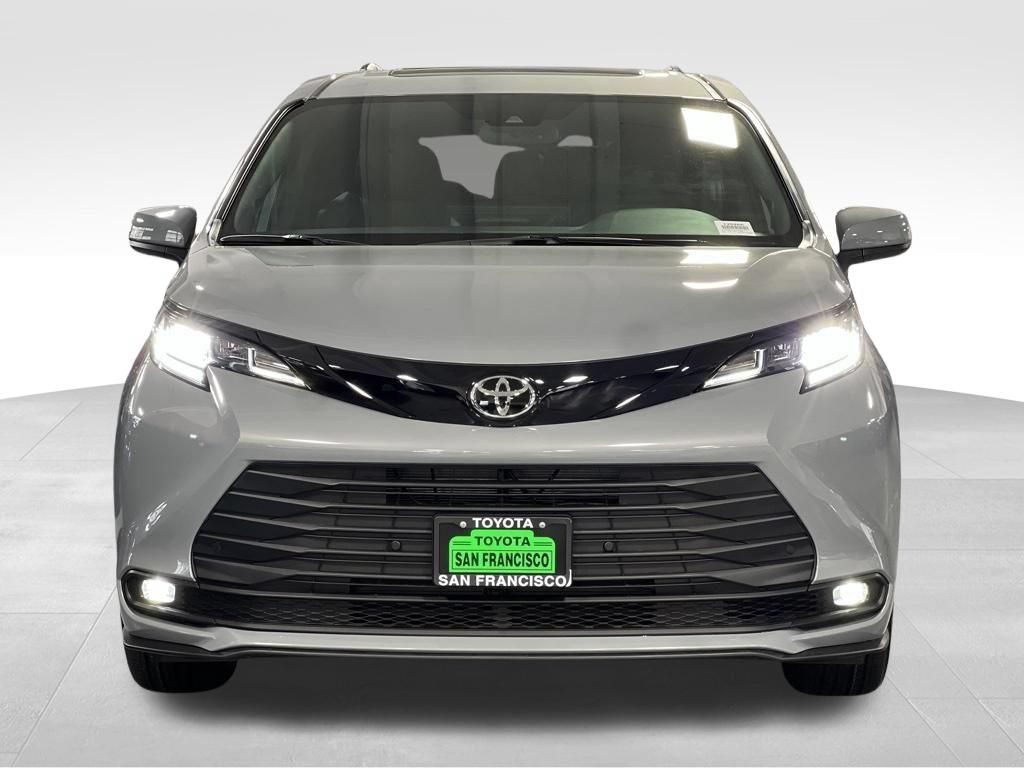 New 2026 Toyota Sienna XLE Woodland Edition AWD/4WD image 5