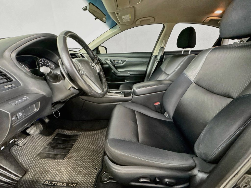 Used 2018 Nissan Altima 2.5 SR w/ Interior Lighting Package FWD image 25