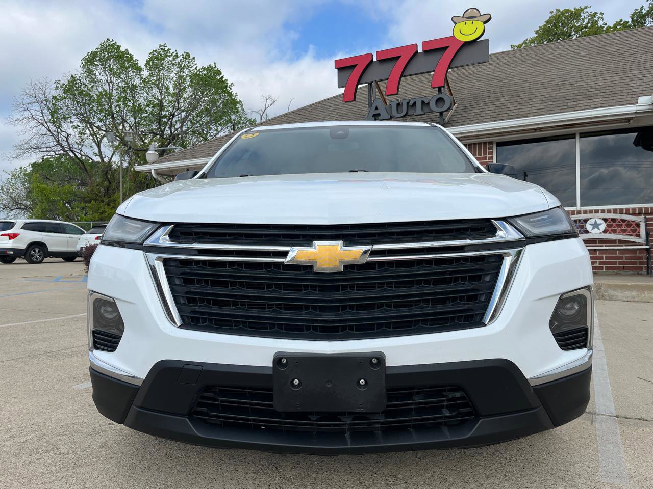 Used 2022 Chevrolet Traverse LS image 2