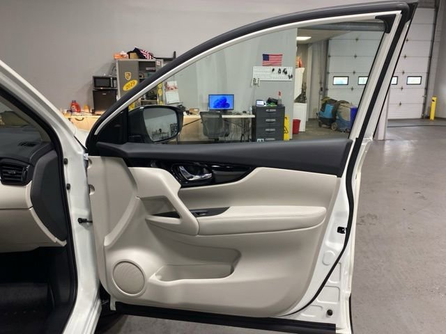 Certified 2022 Nissan Rogue Sport SL AWD/4WD image 28