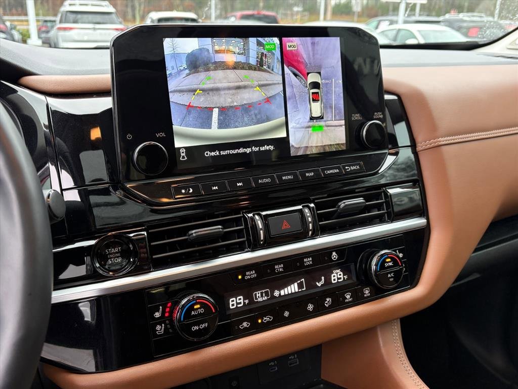 Used 2025 Nissan Pathfinder Platinum image 11