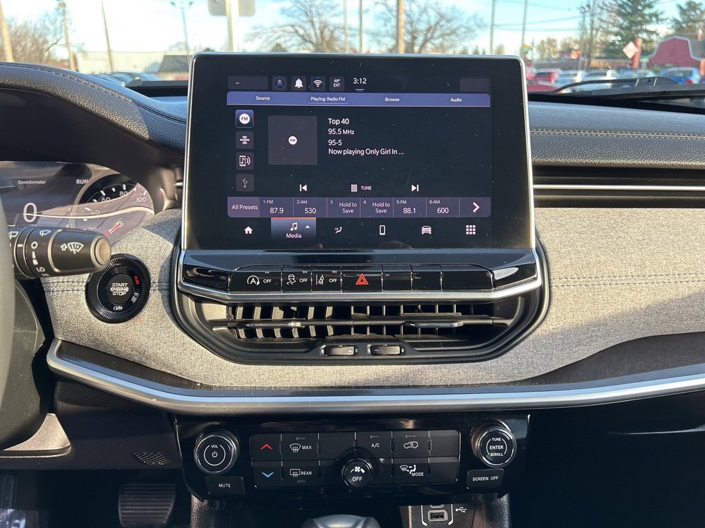 Used 2024 Jeep Compass Latitude image 16