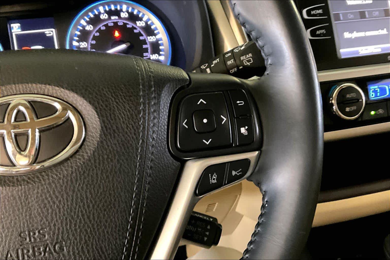 Used 2019 Toyota Highlander XLE FWD image 23