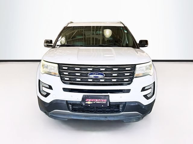 Used 2016 Ford Explorer XLT w/ Equipment Group 202A AWD/4WD image 3