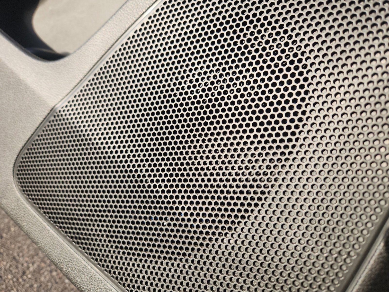 Used 2019 Jeep Cherokee Limited w/ Technology Group image 28