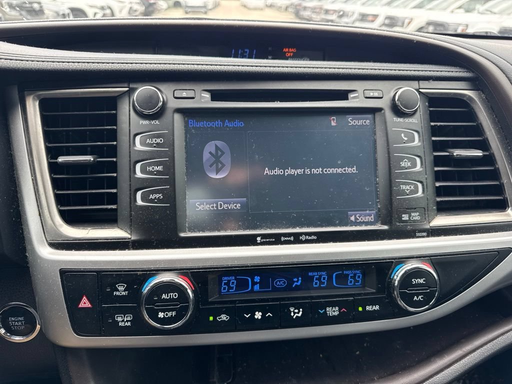 Used 2019 Toyota Highlander XLE FWD image 12