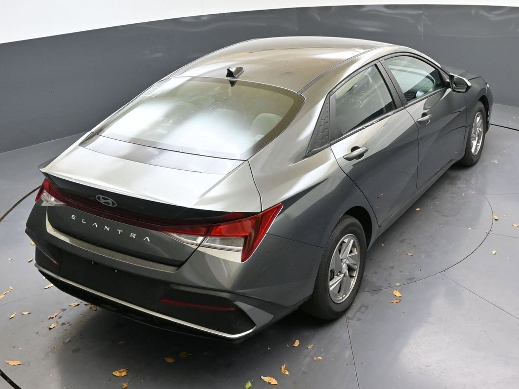 Used 2025 Hyundai Elantra SE image 48