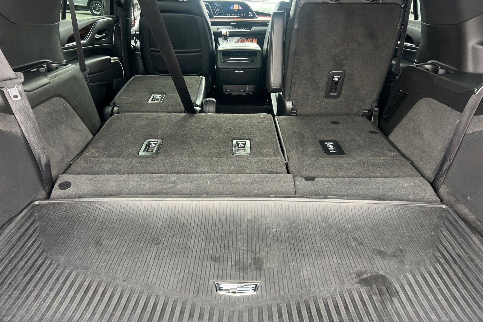 Used 2022 Cadillac Escalade Luxury image 16