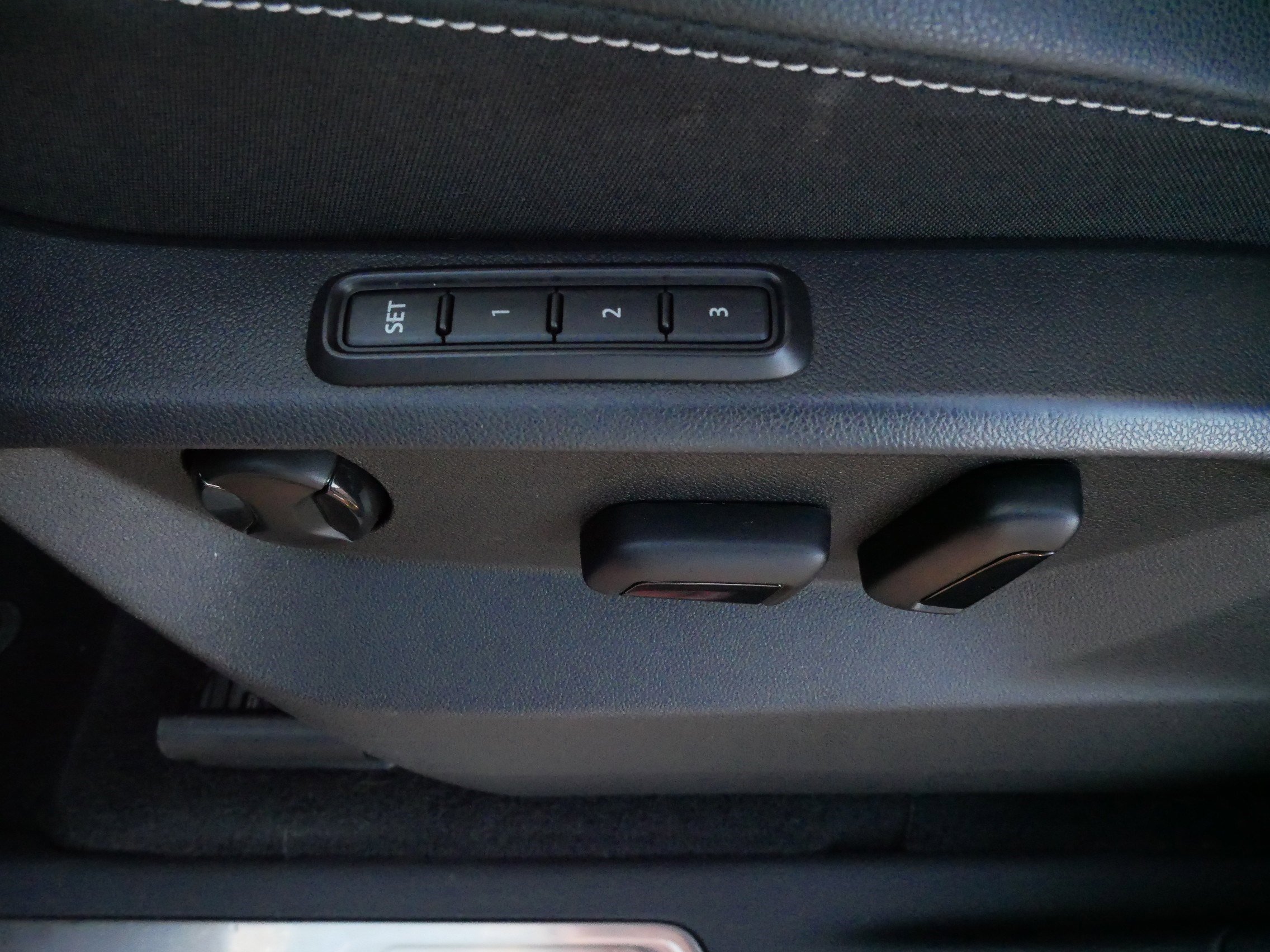 Certified 2023 Volkswagen Atlas SEL R-Line image 20