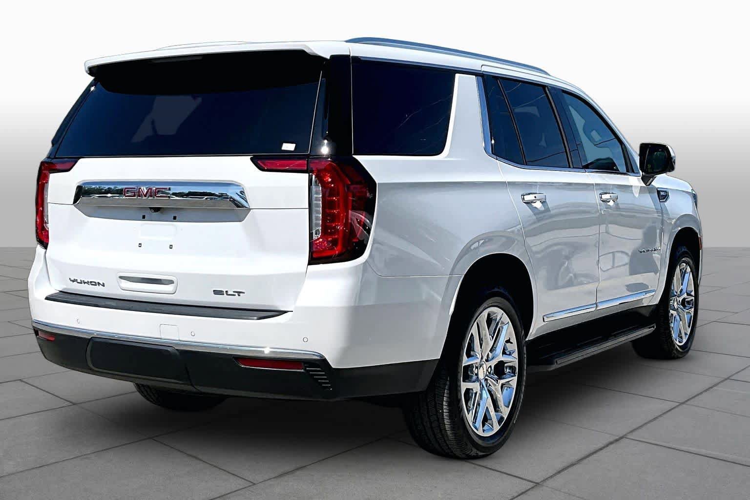 Used 2024 GMC Yukon SLT w/ SLT Luxury Package AWD/4WD image 13