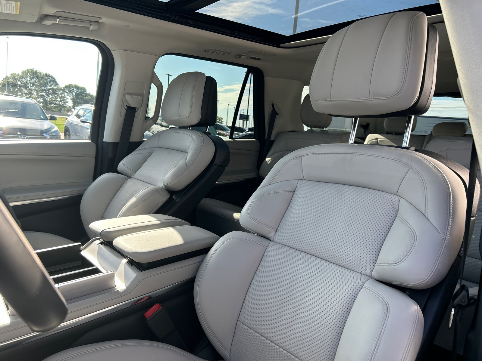 New 2026 Lincoln Navigator Reserve AWD/4WD image 30