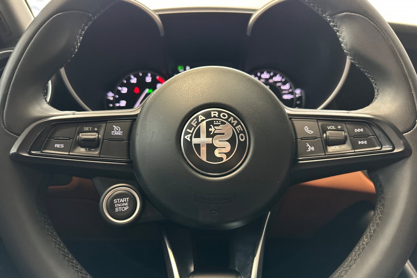 Used 2020 Alfa Romeo Giulia RWD image 11