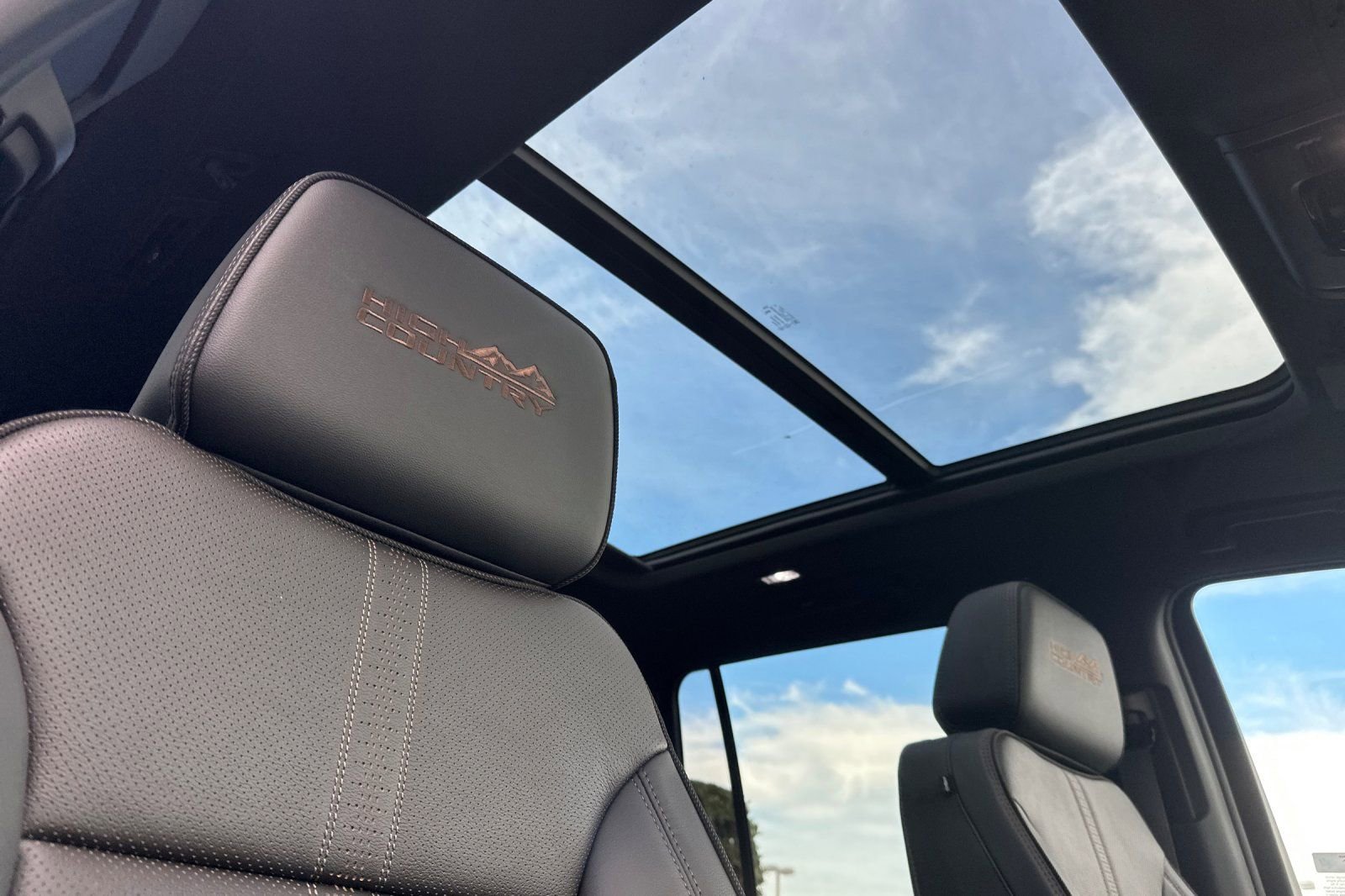 New 2026 Chevrolet Suburban High Country w/ LPO, Illumination Package image 20