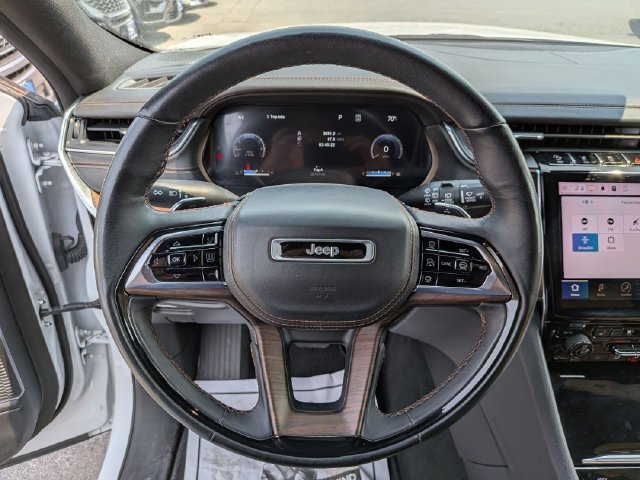 Used 2023 Jeep Grand Cherokee L Summit w/ Luxury Tech Group V AWD/4WD image 9