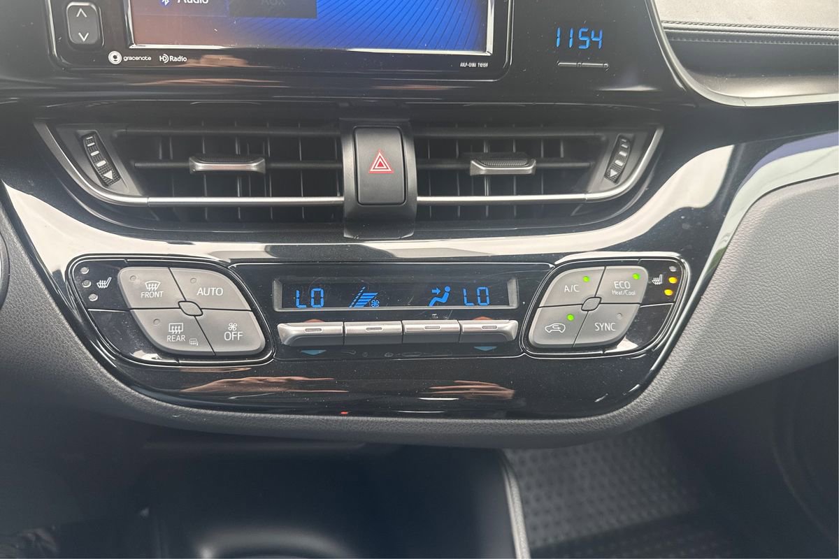 Used 2018 Toyota C-HR XLE FWD image 27