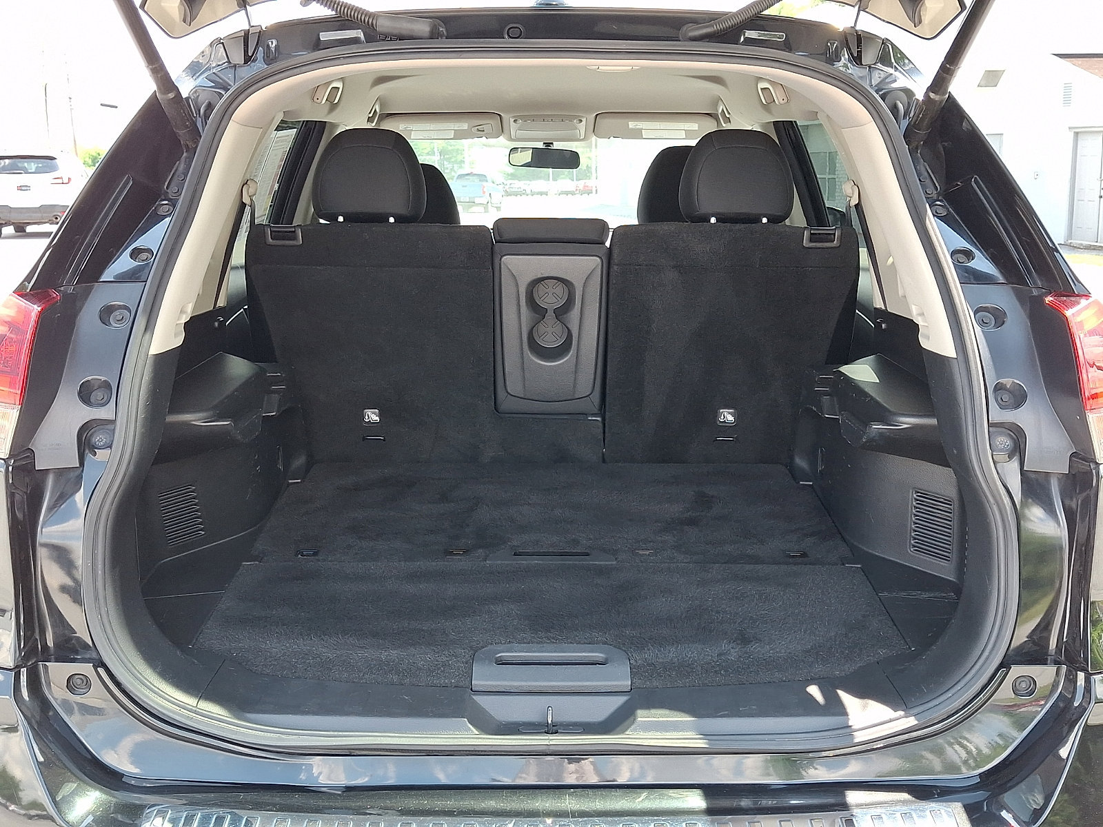 Used 2018 Nissan Rogue SV AWD/4WD image 27