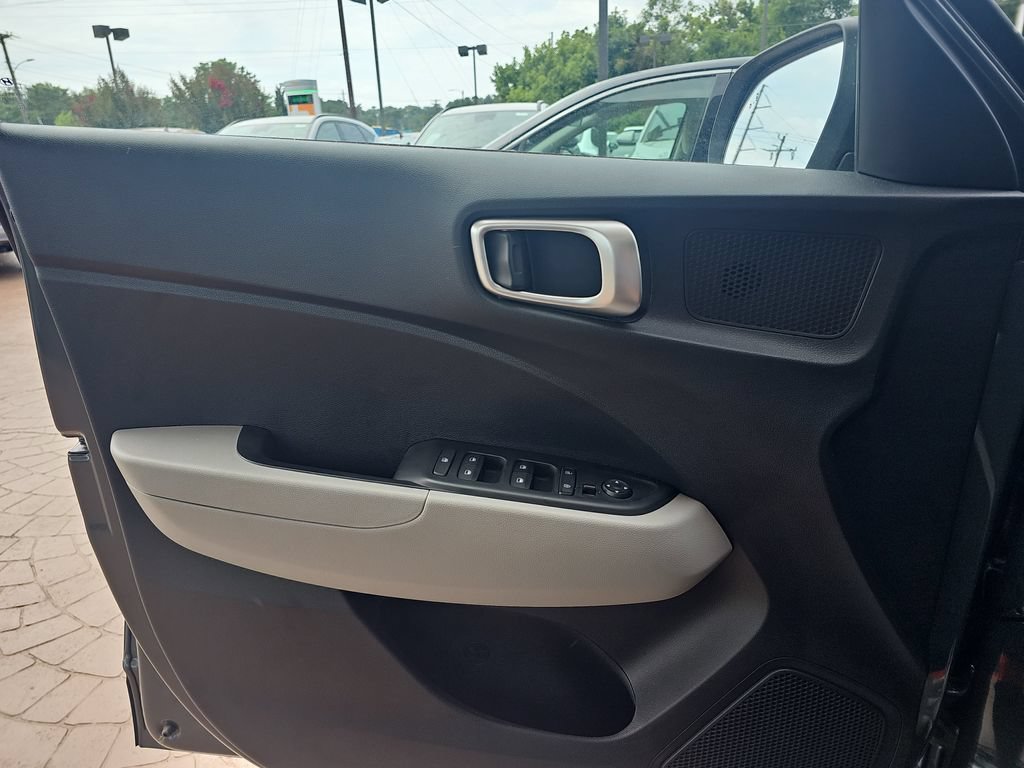 Certified 2026 Hyundai Venue SEL FWD image 28